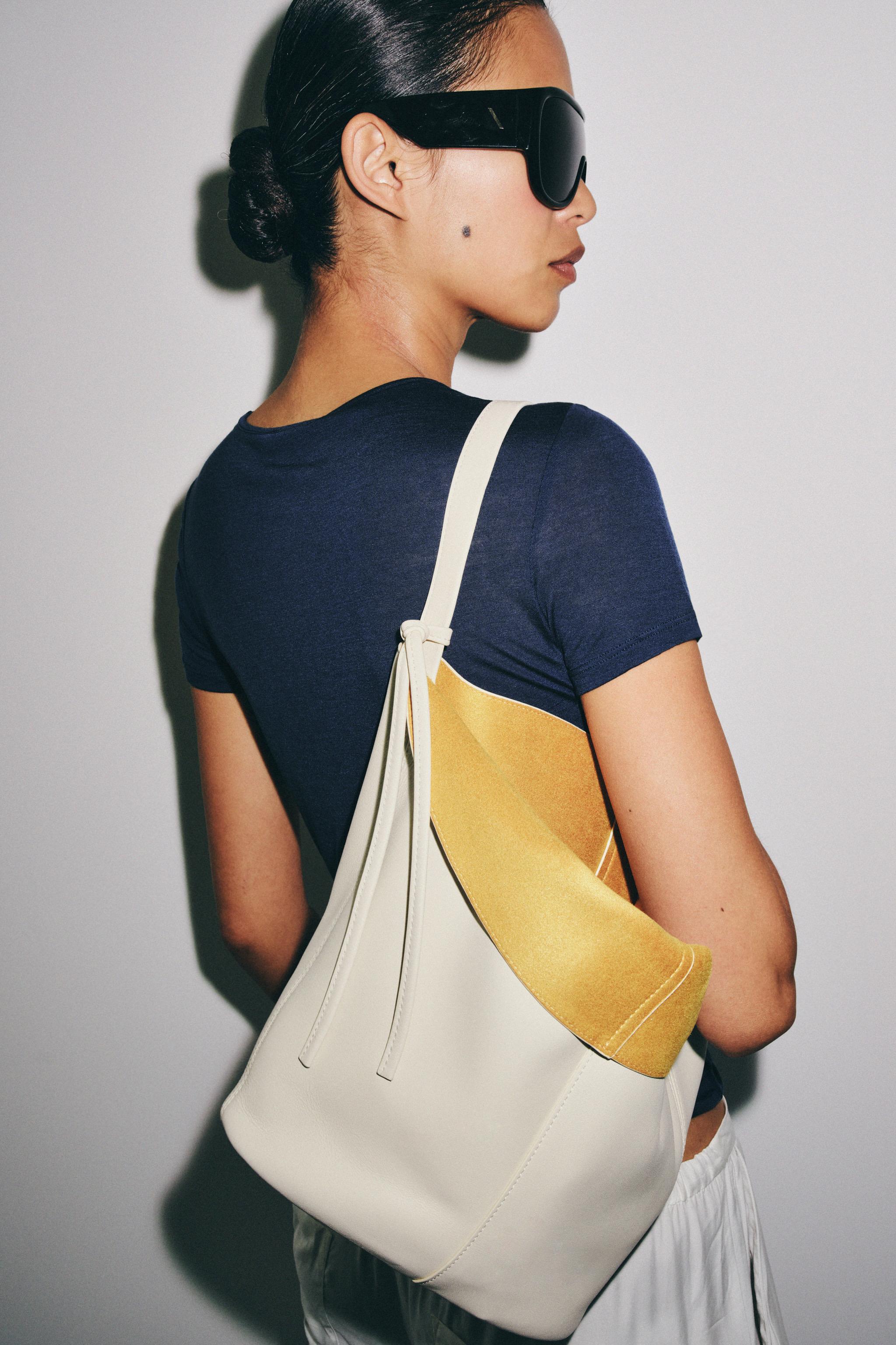 LEATHER SHOULDER BAG